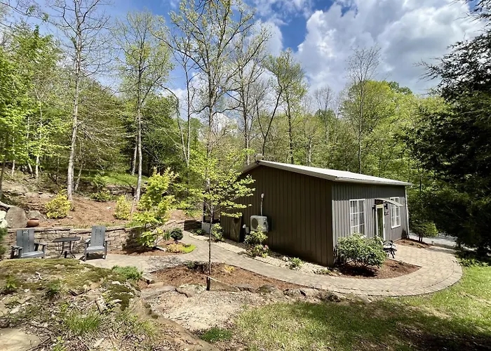 Landhaus Hot Tub, Screened Porch, Dead-end Road *