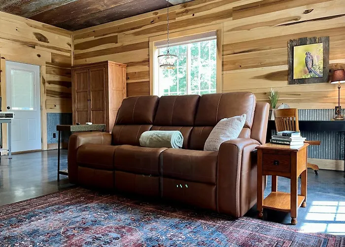 Hot Tub, Screened Porch, Dead-end Road *