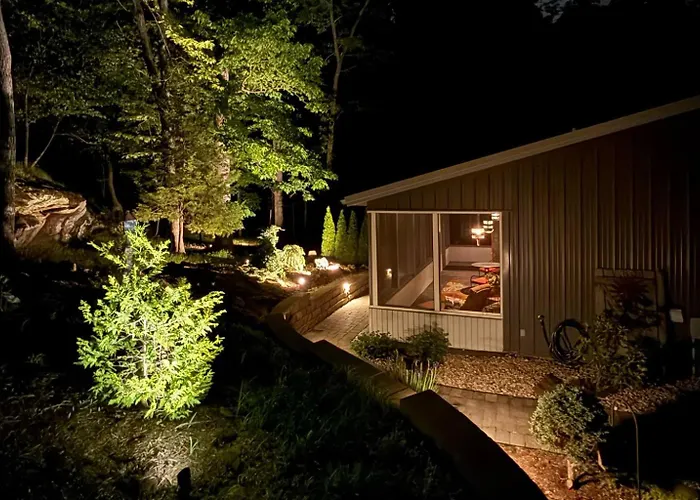 Hot Tub, Screened Porch, Dead-end Road *