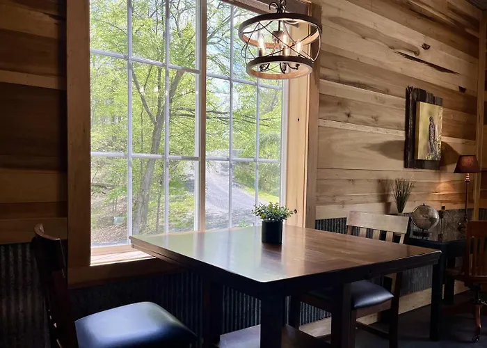 Landhaus Hot Tub, Screened Porch, Dead-end Road