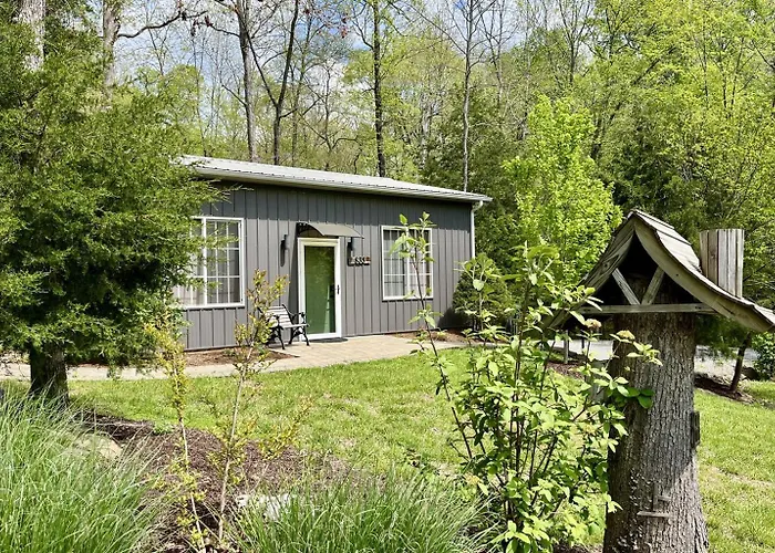 Landhaus Hot Tub, Screened Porch, Dead-end Road *