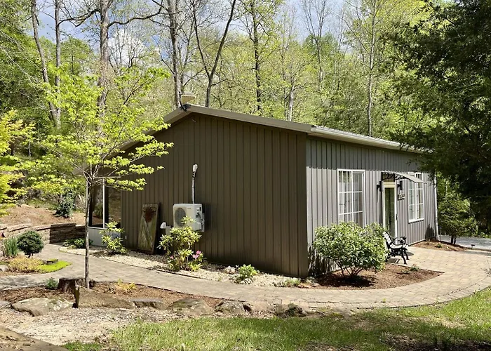 Hot Tub, Screened Porch, Dead-end Road