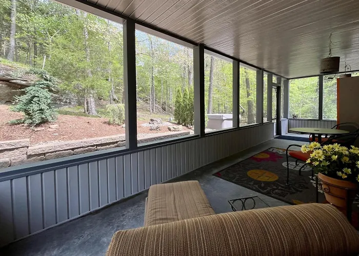 Landhaus Hot Tub, Screened Porch, Dead-end Road