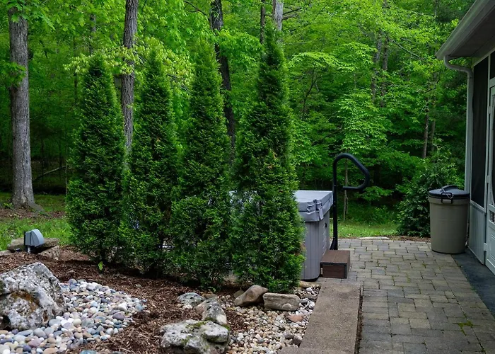 Hot Tub, Screened Porch, Dead-end Road *