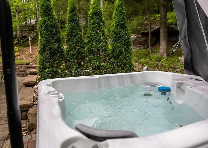 Hot Tub, Screened Porch, Dead-end Road Goreville